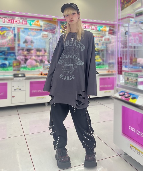 DARRDY（ダーディー）の「【DARRDY/ダーディー】長袖ダメージ加工オーバーサイズTシャツ（Tシャツ/カットソー・レディース・チャコール/ブラック・ONESIZE）」の4枚目の写真