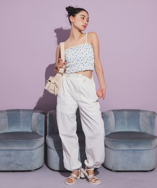 one after another NICE CLAUP（ワンアフターアナザーナイスクラップ）の「リボン取り外し可/シャーリングビスチェ（キャミソール・レディース・ブラック/オフホワイト/ホワイト系その他/ブラック系その他・FREE）」の8枚目の写真