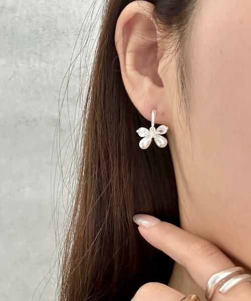 Burner(バーナー)の「【CHI SELECT】蝶々 パール デザイン ピアス chi-pierce-00722 N【GBT】(ピアス(両耳用)・レディース・シルバー/ゴールド・FREE)」の1枚目の写真