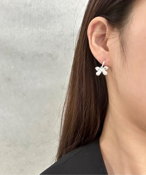 Burner(バーナー)の「【CHI SELECT】蝶々 パール デザイン ピアス chi-pierce-00722 N【GBT】(ピアス(両耳用)・レディース・シルバー/ゴールド・FREE)」の4枚目の写真