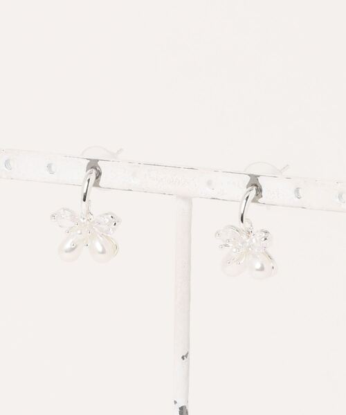 Burner(バーナー)の「【CHI SELECT】蝶々 パール デザイン ピアス chi-pierce-00722 N【GBT】(ピアス(両耳用)・レディース・シルバー/ゴールド・FREE)」の5枚目の写真