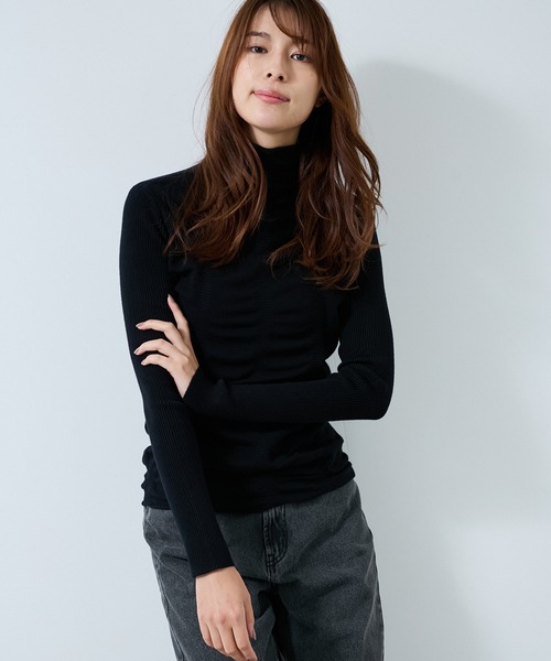 Jayro(ジャイロ)の「シャリングギャザーニットプルオーバー(Tシャツ/カットソー・レディース・ホワイト/グリーン/レッド/マスタード/ブラック/グレー/ブルー・FREE)」の16枚目の写真