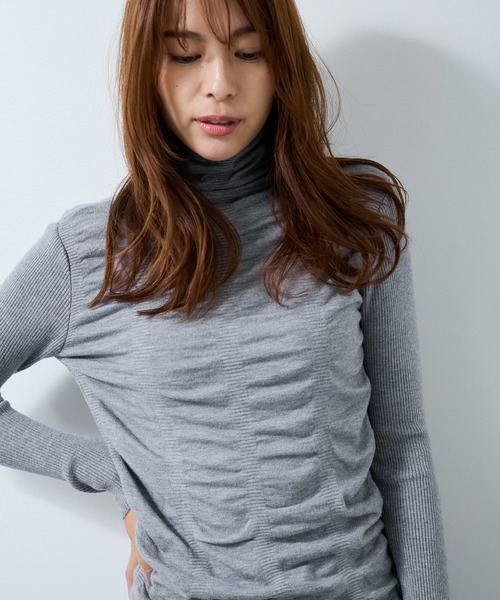 Jayro(ジャイロ)の「シャリングギャザーニットプルオーバー(Tシャツ/カットソー・レディース・ホワイト/グリーン/レッド/マスタード/ブラック/グレー/ブルー・FREE)」の19枚目の写真