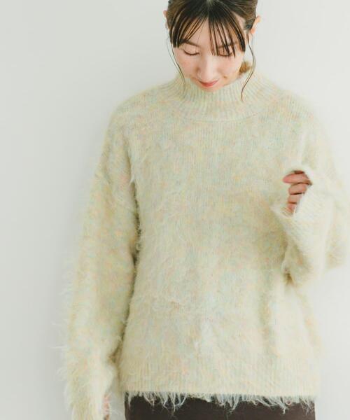 ITEMS URBANRESEARCH（アイテムズ アーバンリサーチ）の「ミックスシャギーハイネックニット（ニット/セーター・レディース・ライトグレー/イエロー/ブルー・FREE）」の4枚目の写真