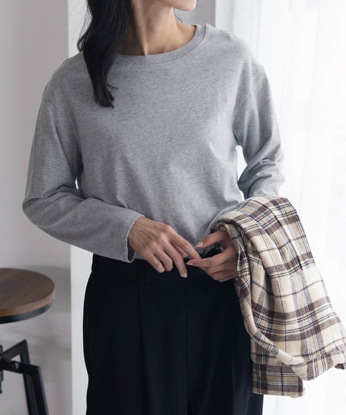 NAVY(ネイビー)の「nAvy ベーシック長袖Tシャツ ロンT 綿100%(Tシャツ/カットソー・レディース・オフホワイト/杢グレー/チャコールグレー/ブラック・M/L)」の4枚目の写真