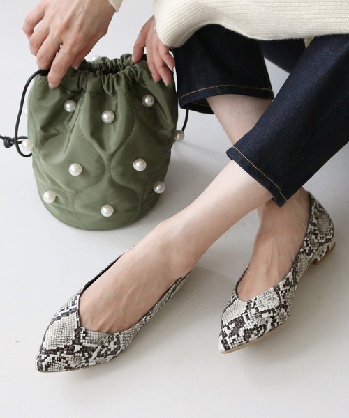 【セール】Vカットフラットシューズ【低反発スポンジ入り】（パンプス）｜Fin（フィン） 7,920円