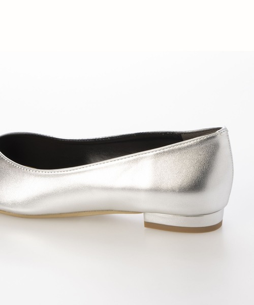 Fin（フィン）の「Vカットフラットシューズ【低反発スポンジ入り】（パンプス・レディース・ブラック/シルバー/ゴールド/パイソン・22.5cm/23cm/23.5cm/24cm/24.5cm）」の8枚目の写真