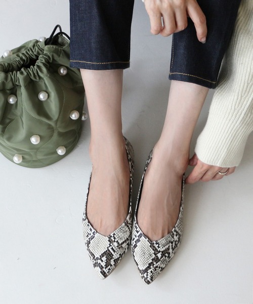 セール】Vカットフラットシューズ【低反発スポンジ入り】（パンプス