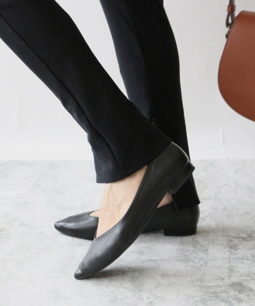 Fin（フィン）の「Vカットフラットシューズ【低反発スポンジ入り】（パンプス・レディース・ブラック/シルバー/ゴールド/パイソン・22.5cm/23cm/23.5cm/24cm/24.5cm）」の13枚目の写真