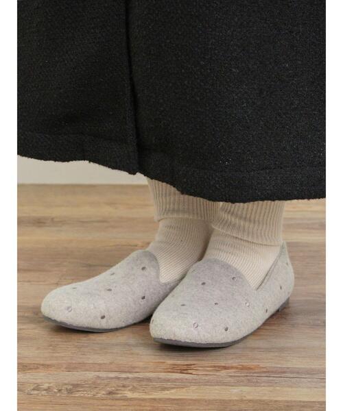 Samansa Mos2(サマンサ モスモス)の「ドット刺繍オペラシューズ(ドレスシューズ・レディース・ベージュ/チャコールグレー・L/M)」の1枚目の写真