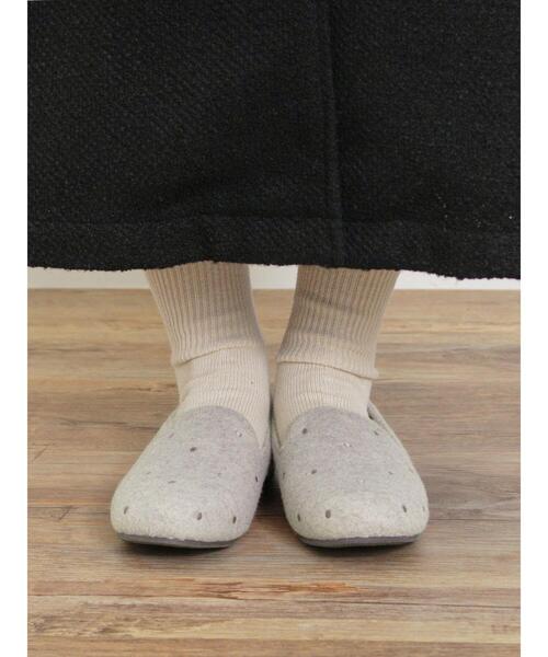 Samansa Mos2(サマンサ モスモス)の「ドット刺繍オペラシューズ(ドレスシューズ・レディース・ベージュ/チャコールグレー・L/M)」の5枚目の写真