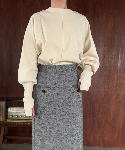 lawgy(ラウジー)の「accent cuffs dolman sleeve knit / アクセントカフスドルマンスリーブニット(ニット/セーター・レディース・アイボリー/チャコール・FREE)」の2枚目の写真