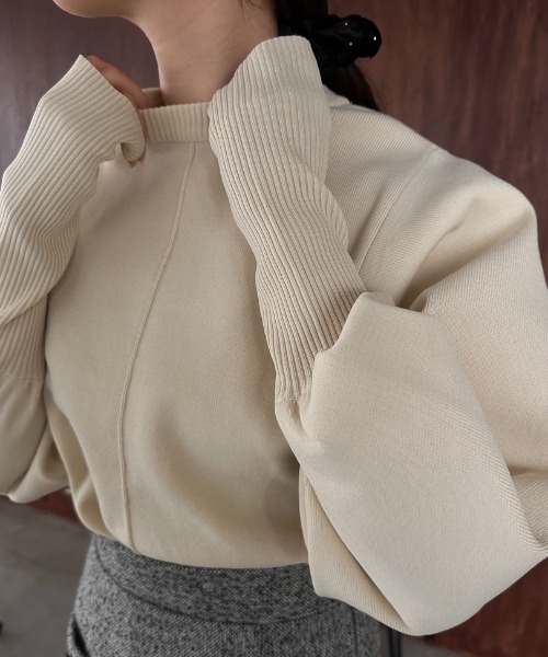 lawgy(ラウジー)の「accent cuffs dolman sleeve knit / アクセントカフスドルマンスリーブニット(ニット/セーター・レディース・アイボリー/チャコール・FREE)」の9枚目の写真