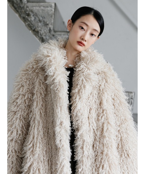 Katrin TOKYO(カトリーントーキョー)の「curly eco fur coat(その他アウター・レディース・チョコ/ホワイト系/レモンイエロー・XS/FREE)」の5枚目の写真