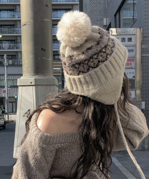 anyonemore（エニワンモア）の「イヤーフラップ付きポンポン