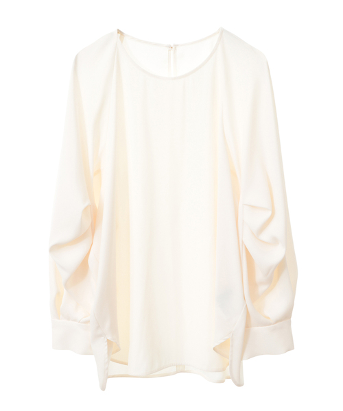 Tiara（ティアラ）の「タックドルマンスリーブブラウス（セットアップ可）（シャツ/ブラウス・レディース・ベージュ/ネイビー/オフホワイト/ブラック・FREE）」の2枚目の写真