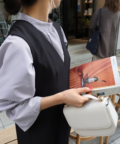 Pierrot（ピエロ）の「キャンディースリーブギャザーブラウス（シャツ/ブラウス・レディース・ストライプ/ブラック/ブルー/オフホワイト/ピンク/イエロー/ネイビー・L/M/S）」の7枚目の写真