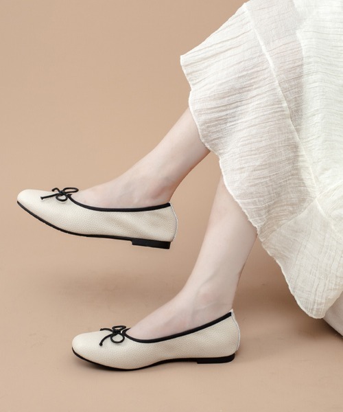 SHEPP(シープ)の「リボン付きフラットシューズ(バレエシューズ・レディース・ブラック/アイボリー・L/S/M)」の1枚目の写真