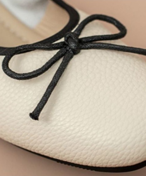 SHEPP(シープ)の「リボン付きフラットシューズ(バレエシューズ・レディース・ブラック/アイボリー・L/S/M)」の5枚目の写真