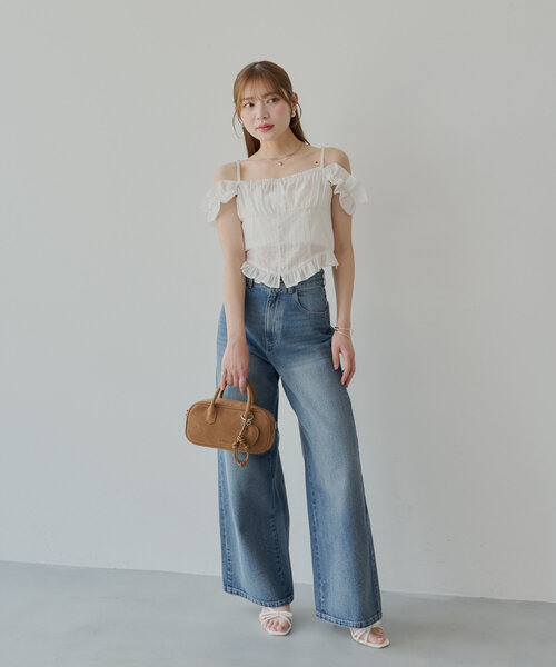 Chico（チコ）の「ハートチャーム付き横長ボストンバッグ（ボストンバッグ・レディース・ブラック/ベージュ系その他/アイボリー・FREE）」の4枚目の写真