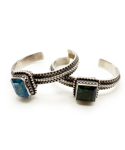 Indian Jewelry(インディアンジュエリー)の「THEATER シアター センタースクエアジルコニアストーンシルバーバングル Made in USA(バングル/リストバンド・メンズ・エメラルド/ライトブルー・FREE)」の8枚目の写真