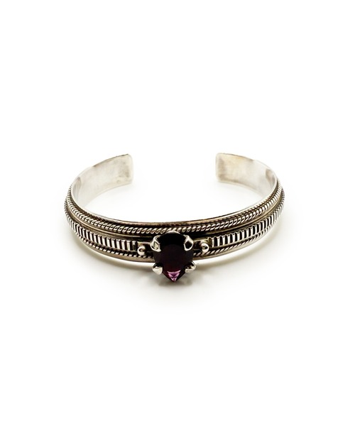 Indian Jewelry（インディアンジュエリー）の「THEATER シアター ティアシェイプセンターストーンシルバーバングル Made in USA（バングル/リストバンド・メンズ・シルバー・FREE）」の2枚目の写真