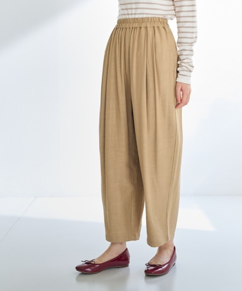 SMILE LAND（スマイルランド）の「＜大きいサイズ＞麻混ゆったりタックテーパードパンツ【Otona Purete】（その他パンツ・レディース・ブラック/ベージュ・3L～4L/5L～6L/L～LL）」の5枚目の写真