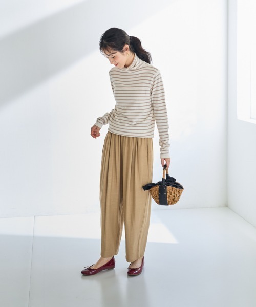 SMILE LAND（スマイルランド）の「＜大きいサイズ＞麻混ゆったりタックテーパードパンツ【Otona Purete】（その他パンツ・レディース・ブラック/ベージュ・3L～4L/5L～6L/L～LL）」の7枚目の写真