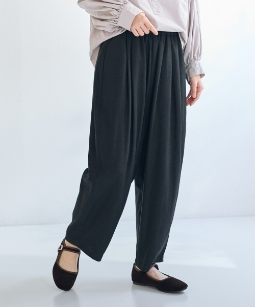 SMILE LAND（スマイルランド）の「＜大きいサイズ＞麻混ゆったりタックテーパードパンツ【Otona Purete】（その他パンツ・レディース・ブラック/ベージュ・3L～4L/5L～6L/L～LL）」の12枚目の写真