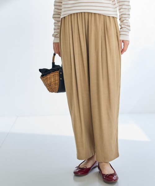 SMILE LAND（スマイルランド）の「＜大きいサイズ＞麻混ゆったりタックテーパードパンツ【Otona Purete】（その他パンツ・レディース・ブラック/ベージュ・3L～4L/5L～6L/L～LL）」の4枚目の写真