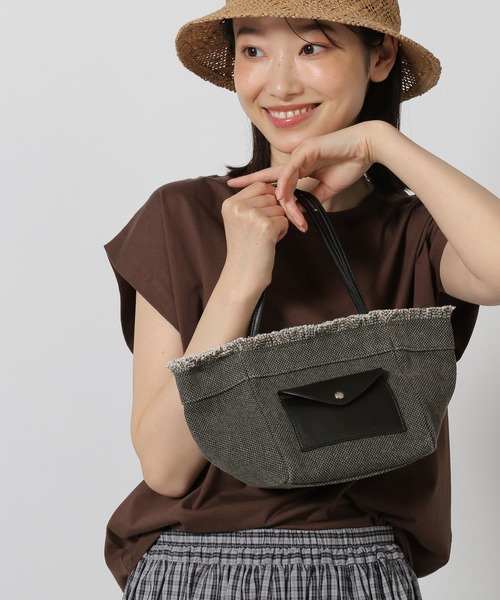 LAKOLE（ラコレ）の「キャンバスフリンジミニショルダーバッグ / 288658（ショルダーバッグ・レディース・ブルー/ベージュ/ブラック・FREE）」の2枚目の写真