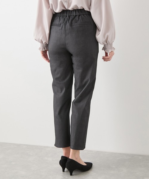 Jayro(ジャイロ)の「後ギャザーテーパードパンツ(その他パンツ・レディース・ブラック/ネイビー・M)」の11枚目の写真