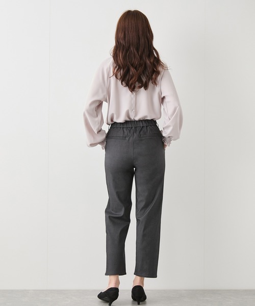 Jayro(ジャイロ)の「後ギャザーテーパードパンツ(その他パンツ・レディース・ブラック/ネイビー・M)」の14枚目の写真