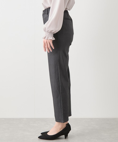 Jayro(ジャイロ)の「後ギャザーテーパードパンツ(その他パンツ・レディース・ブラック/ネイビー・M)」の16枚目の写真