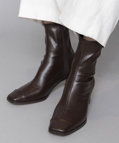 LE VERNIS（ル・ベルニ）の「LE VERNIS(ル・ベルニ)Skinny short boots（ブーツ・レディース・ブラック/ホワイト/ダークブラウン・24.5/24/23.5/23）」の3枚目の写真