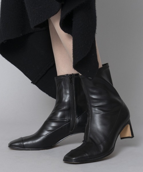 LE VERNIS（ル・ベルニ）の「LE VERNIS(ル・ベルニ)Skinny short boots（ブーツ・レディース・ブラック/ホワイト/ダークブラウン・24.5/24/23.5/23）」の2枚目の写真