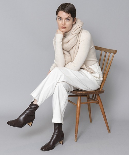 LE VERNIS（ル・ベルニ）の「LE VERNIS(ル・ベルニ)Skinny short boots（ブーツ・レディース・ブラック/ホワイト/ダークブラウン・24.5/24/23.5/23）」の5枚目の写真