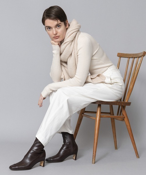 LE VERNIS（ル・ベルニ）の「LE VERNIS(ル・ベルニ)Skinny short boots（ブーツ・レディース・ブラック/ホワイト/ダークブラウン・24.5/24/23.5/23）」の6枚目の写真