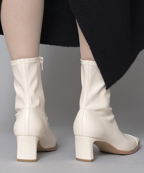 LE VERNIS（ル・ベルニ）の「LE VERNIS(ル・ベルニ)Skinny short boots（ブーツ・レディース・ブラック/ホワイト/ダークブラウン・24.5/24/23.5/23）」の8枚目の写真