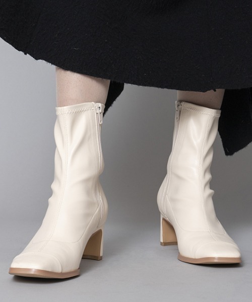 LE VERNIS（ル・ベルニ）の「LE VERNIS(ル・ベルニ)Skinny short boots（ブーツ・レディース・ブラック/ホワイト/ダークブラウン・24.5/24/23.5/23）」の7枚目の写真