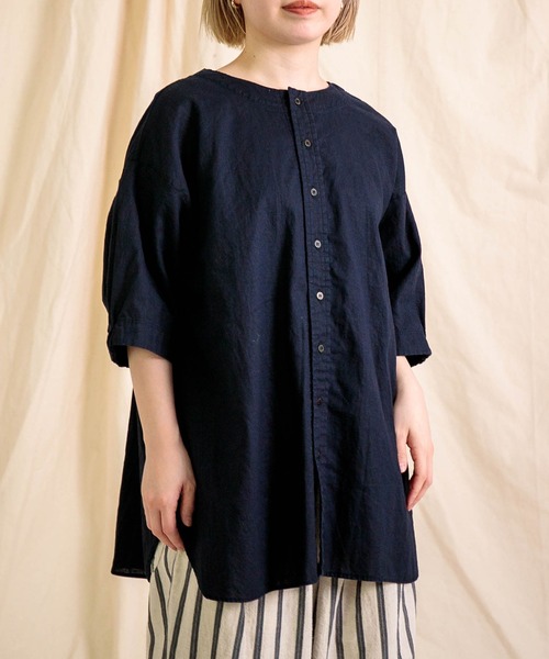 Brocante（ブロカント）の「[Brocante / ブロカント] 綿麻シーチング サローシャツ（シャツ/ブラウス・レディース・チャコールグレー/ネイビー/ホワイト/アイボリー・2）」の4枚目の写真