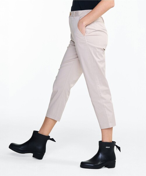 AIGLE（エーグル）の「COOLMAX 接触冷感 速乾 ドライレギュラーフィットアンクル丈 ストレッチチノパンツ（チノパンツ・レディース・セージグリーン/オフホワイト・40/35/36/38）」の5枚目の写真