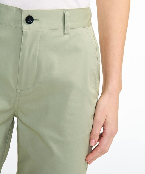 AIGLE（エーグル）の「COOLMAX 接触冷感 速乾 ドライレギュラーフィットアンクル丈 ストレッチチノパンツ（チノパンツ・レディース・セージグリーン/オフホワイト・40/35/36/38）」の13枚目の写真