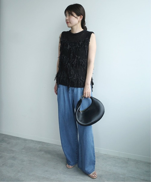 SLOBE IENA（スローブイエナ）の「《4サイズ展開》LEDENIM TUCK TROUSERデニム（デニムパンツ・レディース・ブルー・34/36/38/40）」の3枚目の写真