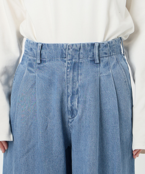 SLOBE IENA(スローブイエナ)の「《4サイズ展開》LEDENIM TUCK TROUSERデニム(デニムパンツ・レディース・ブルー・34/36/38/40)」の21枚目の写真