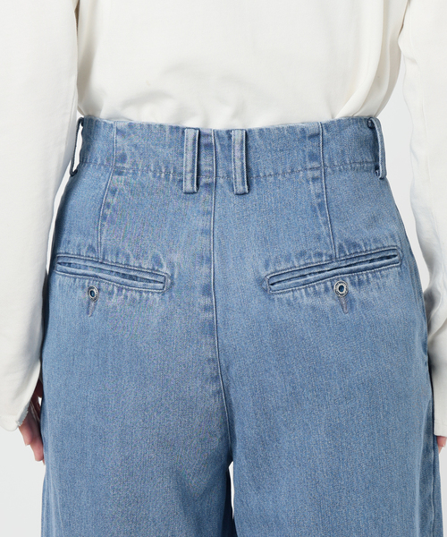 SLOBE IENA(スローブイエナ)の「《4サイズ展開》LEDENIM TUCK TROUSERデニム(デニムパンツ・レディース・ブルー・34/36/38/40)」の22枚目の写真
