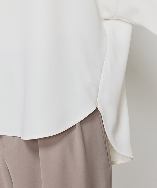 COMME CA（コムサ）の「ダブルクロスライト プルオーバーブラウス（シャツ/ブラウス・レディース・チャコール/アイボリー・FREE）」の5枚目の写真