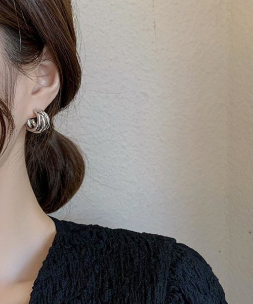 Forcement(フォースメント)の「オシャレ際立つ3連リングイヤリング(イヤリング・レディース・シルバー/ゴールド・ONESIZE)」の11枚目の写真