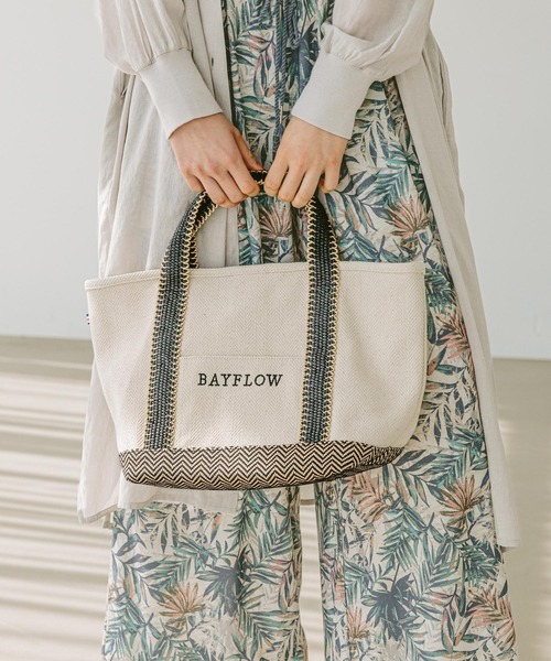 BAYFLOW（ベイフロー）の「[A4サイズ収納可]25SヘリンボンロゴトートM（トートバッグ・レディース・ナチュラル・FREE）」の13枚目の写真