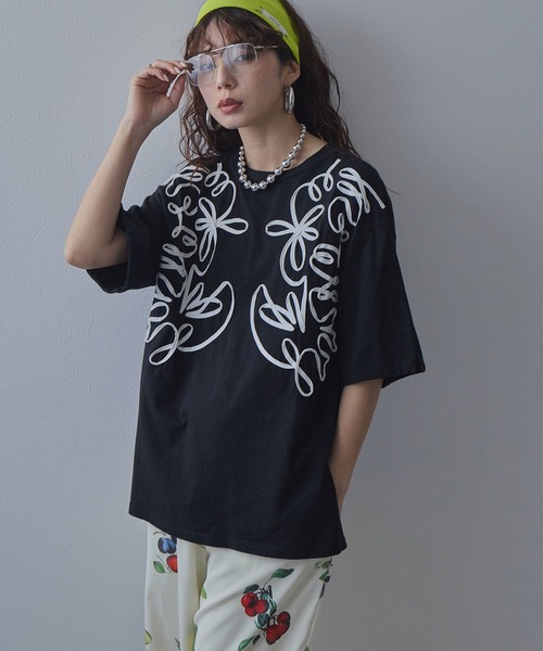 bohmal(ボマール)の「コードラインオーバーサイズTシャツ(Tシャツ/カットソー・レディース・ホワイト/ブラック・FREE)」の2枚目の写真